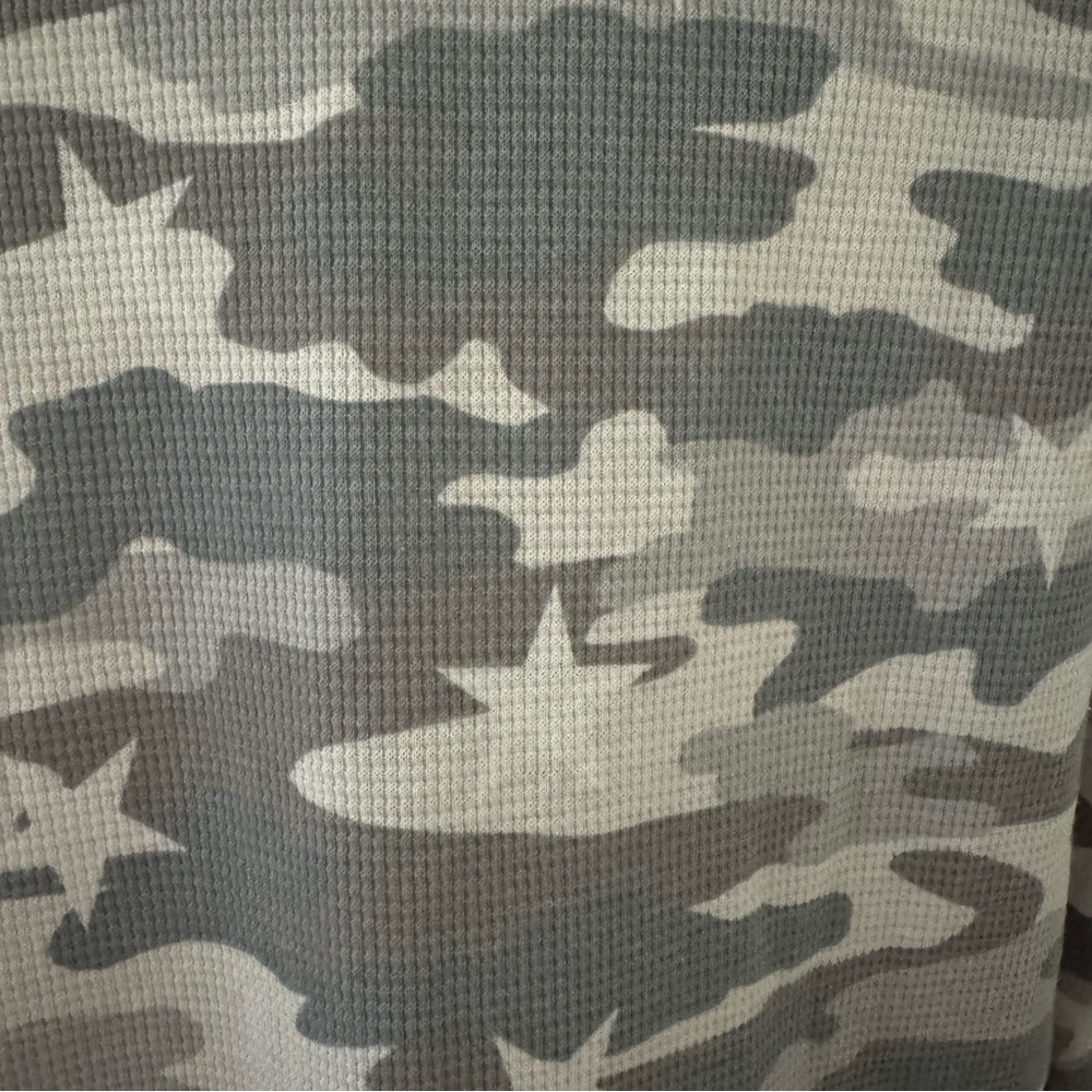 🍀 Lucky Brand Camo Thermal Tee - Picture 5 of 7